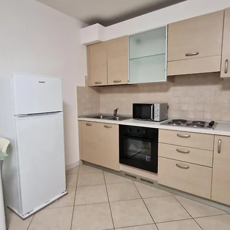 דירה 7 Pescincanna